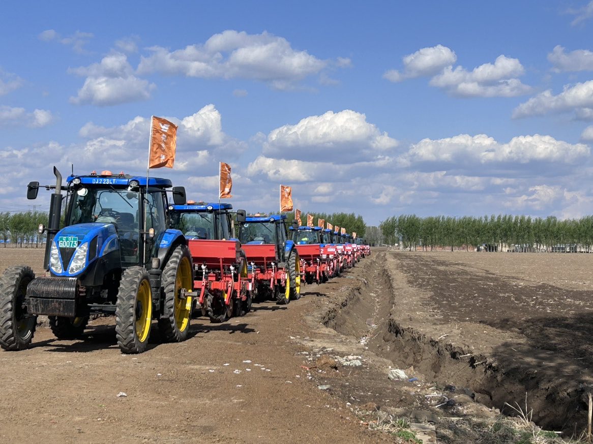 Cómo los tractores sin conductor están transformando las operaciones agrícolas