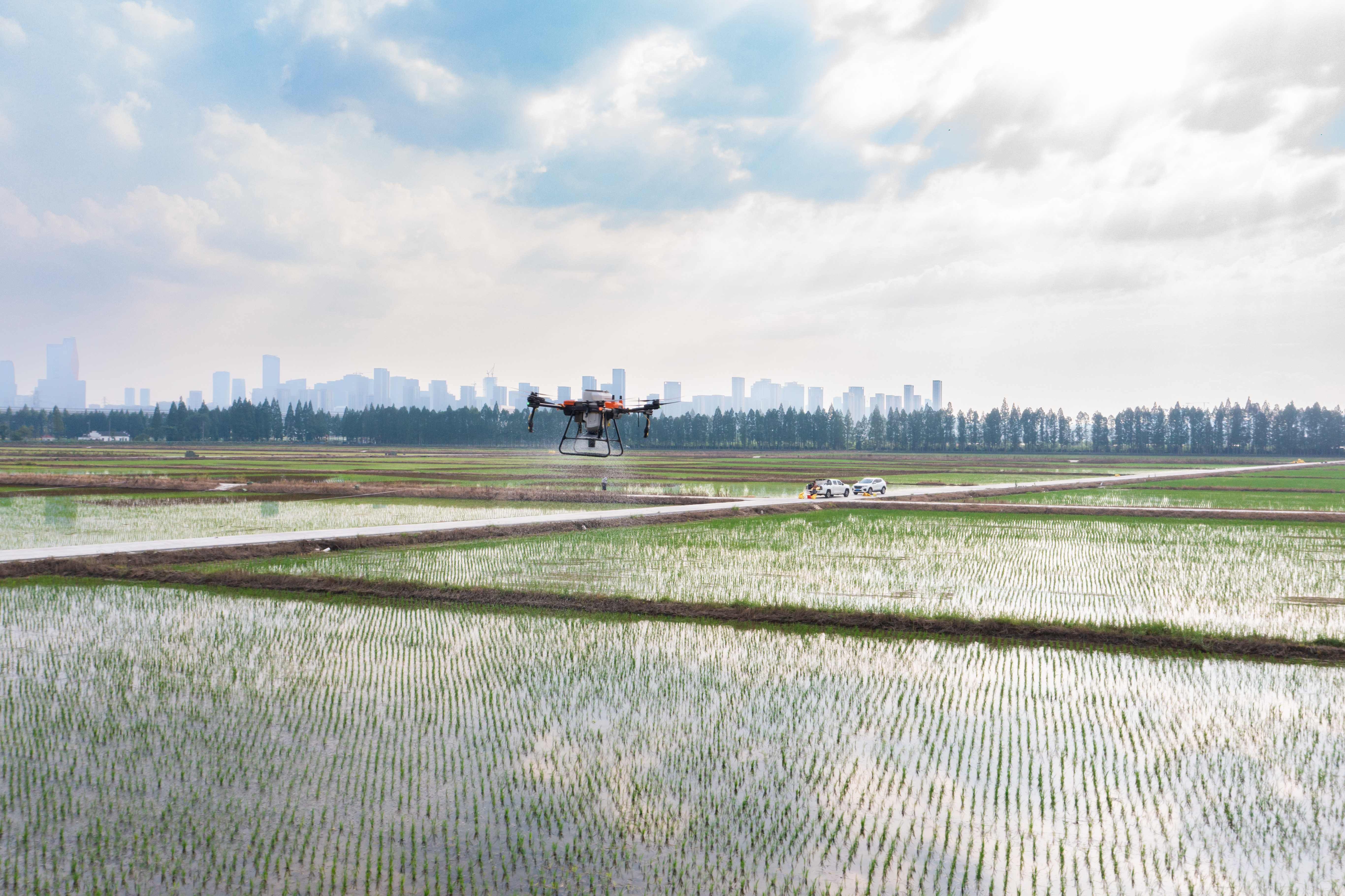 Explorando las aplicaciones de los drones para fumigar cultivos